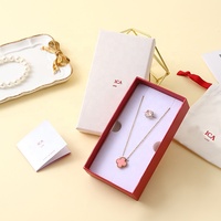 Boîte à bijoux en papier personnalisée A1 pour l'image de marque et l'identité de la boutique, faible MOQ, emballage cadeau en carton avec couvercle et base