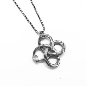 Yunnique Collar con colgante de serpiente, acero de titanio, forma de animal, joyería de moda unisex - Product Image 3