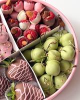 Großhandel Luxus benutzer definierte Form Erdbeer-Keks-Schokoladen-Verpackungs box mit Schaufenster für Hochzeit