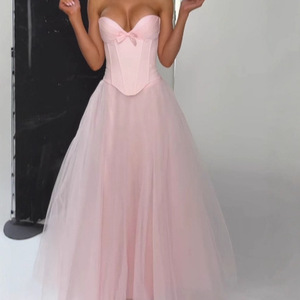 Vestido de noche sin tirantes con corte en A para mujer, de tul de color liso, ajustado con cintura ceñida, vestido largo de fiesta - Product Image 2