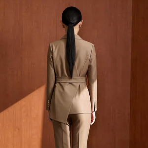 Completo da Donna Slim Fit Color Cammello, Blazer <span class=keywords><strong>con</strong></span> Colletto a Risvolto e Pantaloni su Misura, <span class=keywords><strong>Outfit</strong></span> Professionale da Ufficio per Riunioni Aziendali - Product Image 3