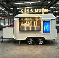 Un food truck de cuisine complet capable de fournir des services tels que des glaces, des pizzas, du café, des hot-dogs, etc.