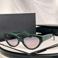 Lunettes de soleil unisexes à monture carrée intégrale avec verres dégradés rose-rouge et protection UV400 pour les activités de plein air et les voyages