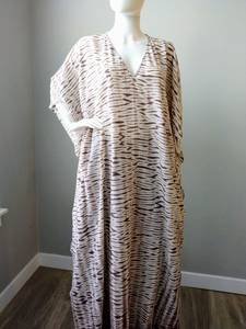 Cotton Print Kaftan <b>Dress</b> With V-Neck <b>Loose</b> Silhouette Wide Sleeves And Flowing Floor-length Design Kaftan Maxi <b>Dress</b> For Women - Product Image 2