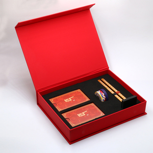 Cartas de Juego Personalizadas, Juego de Lujo en Caja de Regalo Doble, Acabado Brillante, Cartas de Póker Personalizadas, Empaque Rojo para Regalo Empresarial - Product Image 1