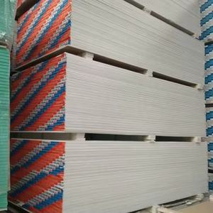 Personnalisé 4X8ft <span class=keywords><strong>Plaque</strong></span> de plâtre normale 9Mm/12Mm/15Mm Panneau de gypse pour cuisine moderne Salle de bain Papier caractéristique commune - Product Image 1