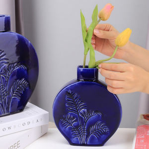 रेडीको हस्तनिर्मित सिरेमिक ब्लू वेस पाम लीफ राहत डिजाइन चमकदार फिनिश अद्वितीय फ्लैट गोल आकार घर सजावट उच्चारण - Product Image 2