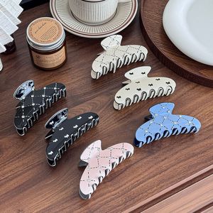 Pince à cheveux sculptée motif patte de chiot, grande pince requin de luxe tendance pour chignon arrière, accessoires polyvalents pour cheveux féminins - Product Image 1