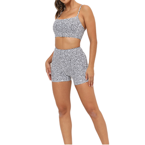 Ensemble de sport deux pièces léger pour femme, idéal pour le yoga et le fitness, avec short et soutien-gorge ajustable, taille élastique sans couture, couleur unie – Nouveauté très prisée - Product Image 1