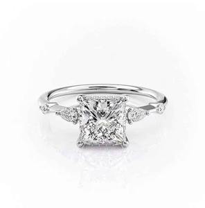 Elegante Anillo de Moissanita con Corte Princesa, Plata 925, Alta Claridad, Diseño Brillante para Regalo de Compromiso, Propuesta de Matrimonio y Uso Diario - Product Image 3