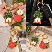 Porte-clés personnalisé en émail doux Porte-clés plante mignonne Breloques de jardinière Porte-clés en métal Alocasia en émail dur panaché Monstera Deliciosa