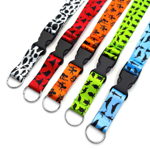 Cordon de cou rétractable en polyester avec logo personnalisé, impression sérigraphique, porte-badge et porte-clés - Product Image 3