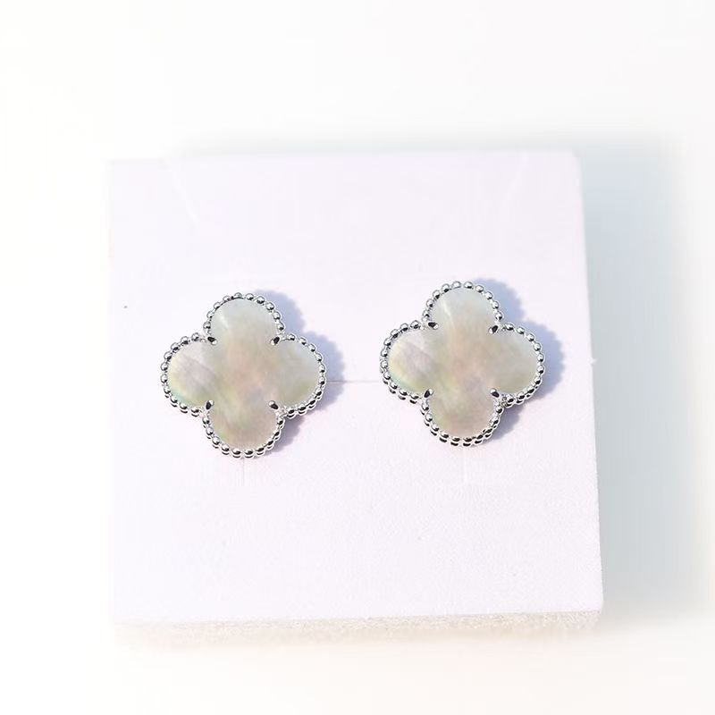 Clip blanc en or blanc