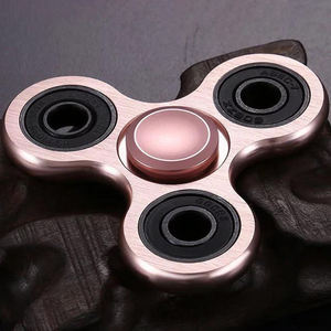 プレミアム販促玩具 三角形合金スピナー メタルハンドスピナーおもちゃ ベアリングフィジェットハンドスピナー - Product Image 3