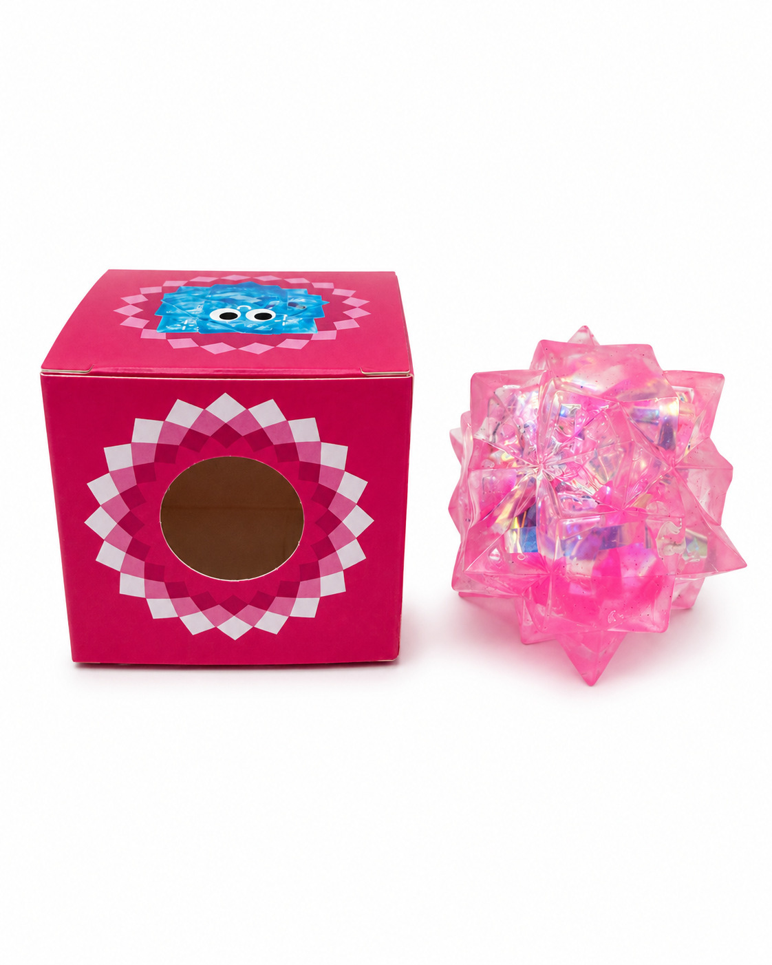 Boule rose de forme irrégulière dans une boîte