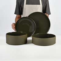 Assiettes à steak en porcelaine de style américain de couleur verte, de haute qualité, design solide, pour restaurant, prêtes à être expédiées, vaisselle