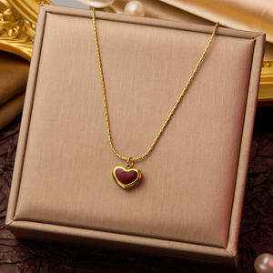 Colorfast 18K 티타늄 스틸 쥬얼리 화이트 쉘 하트 나비 사랑 로마 숫자 목걸이 파티를위한 트렌디 한 꽃 패턴 - Product Image 1