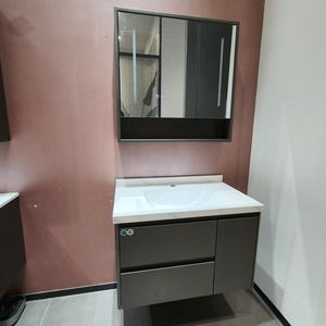 Petite armoire de salle de bain marron avec miroir de rangement, fonction anti-buée et design mural - Product Image 2