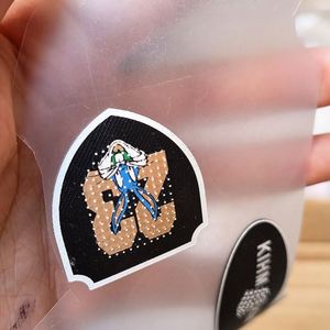 Etiqueta de Silicona con Logotipo Personalizado, Fabricada en China, para Impresión por Transferencia de Calor, para Ropa - Product Image 1