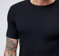 Großhandel Einfarbiges 180 GSM Ringgesponnenes Baumwoll-Spandex T-Shirt, Muskel-Fit, Individueller Druck, Fitness-T-Shirt für Herren, Hohe Qualität