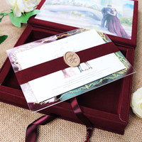 Ensemble d'invitations de mariage de luxe en velours bordeaux avec impression dorée sur acrylique transparent et sceau de cire