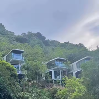 Cabines modernes et élégantes Mini-maison capsule préfabriquée Chambre à coucher avec balcon Maisons en conteneur