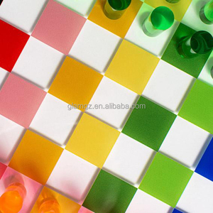 Set di <span class=keywords><strong>Scacchi</strong></span> Moderno in Acrilico Trasparente Lucite, <span class=keywords><strong>Scacchiera</strong></span> Personalizzata <span class=keywords><strong>e</strong></span> Pezzi degli <span class=keywords><strong>Scacchi</strong></span> - Product Image 3