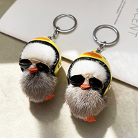 Mini canard en peluche jouets voiture porte-clés pompon porte-clés casque pilote Mini canard jaune pompon porte-clés en peluche pour les cadeaux de Promotion