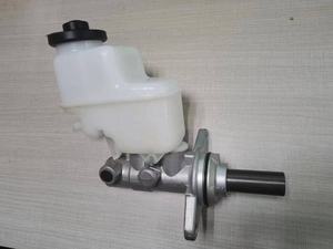 Cilindro Maestro de Freno 47201-0K140 para HILUX VIGO KUN26 - Product Image 5