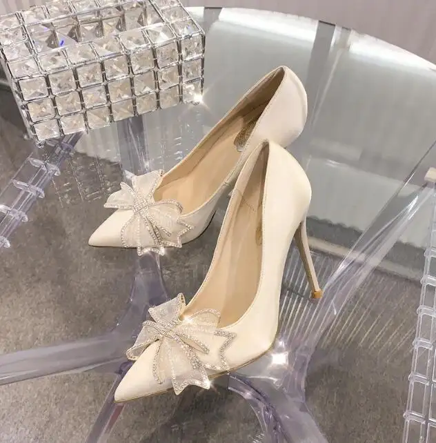 Sepatu pernikahan baru sepatu hak tinggi Stiletto wanita Satin sepatu pesta hak tinggi pita berlian imitasi