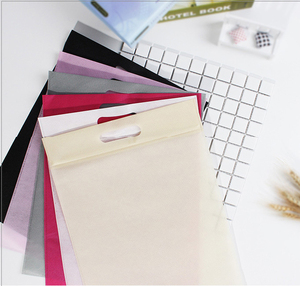 Bolsa con Cierre Transparente y Personalizada con Logotipo, Bolsa de Embalaje para Ropa con Cierre Ziplock y Asa - Product Image 3