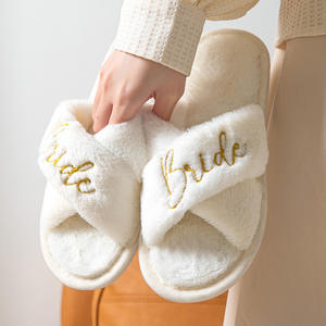 Nouvelles pantoufles de mariage innovantes pour invités, pantoufles pour femmes, pantoufles en peluche, pantoufles chaudes, pantoufles personnalisées de haute qualité - Product Image 3