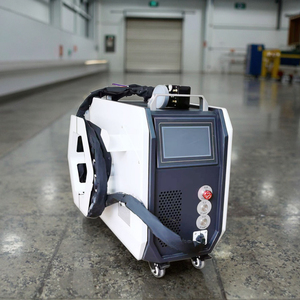 Máquina de Limpieza Láser de Fibra Pulsada Portátil Mini de 100W 200W 300W para Eliminar Óxido, Pintura y Aceite - Product Image 1