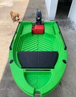 Kayak de pêche en HDPE rotomoulé avec moteur hors-bord, bateau de pêche en plastique rigide avec auvent pour la pêche en lac et en haute mer
