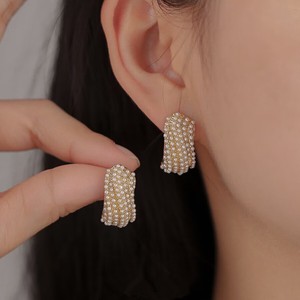 New Stylish Trendy Snail Stud Earrings Geometric Inlaid <b>Millet</b> Pearl C-Shaped Earrings Gold Plated Fashion Jewelry for Gift - Product Image 1