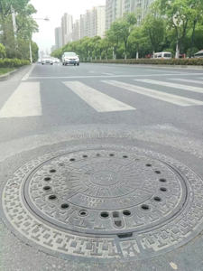 하이 퀄리티 및 도로 프로젝트를 위한 맞춤형 연성 철 맨홀 커버 - Product Image 4