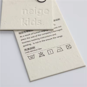 Etiqueta colgante reciclada <span class=keywords><strong>de</strong></span> cartón mate <span class=keywords><strong>de</strong></span> alta calidad, etiqueta <span class=keywords><strong>de</strong></span> papel para ropa con logotipo personalizado, diseño en relieve, función impermeable para ropa - Product Image 5