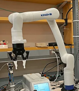 Robot collaboratif polyvalent et modulaire Kinova Gen3 7 DoF, sûr et convivial, capable de préhension dynamique, d'assemblage et de manipulation mobile - Product Image 1