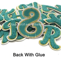 Lettres Chenille Bleu Paon en Style Fantaisie Cursive Avec Patches de Contour Doré Fer sur le Dos Avec de la Colle pour Chapeau Hoodies Sacs