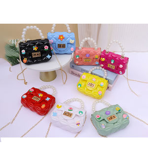 Женская Сумочка с жемчугом - Product Image 1