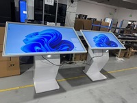 43 49 55 65 İnç 4K Dijital Tabela Kiosku İç Mekan İnteraktif Bilgi Dijital Kiosku Windows Yer Tipi Dokunmatik Ekranlı Kiosk
