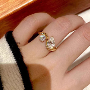 Anello dal Design a Forma di Onda con Taglio a Pera, Stile Minimalista per Donne - Product Image 5
