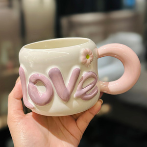 Presente de Dia dos Namorados Caneca de Cerâmica LOVE Flor para Meninas Copo de Água de Alto Valor para Casais Souvenir - Product Image 1