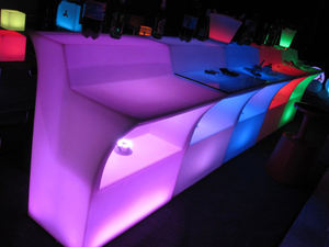 โต๊ะเคาน์เตอร์ LED แบบกำหนดเอง เฟอร์นิเจอร์ LED โต๊ะบาร์สำหรับไวน์คลับ - Product Image 5