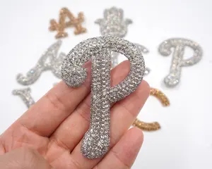 Amostra grátis transferências de strass logotipo alfabeto marca nome aplique remendo para chapéus sapatos calças