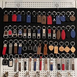 Logo personalizzato all'ingrosso incisione Laser serigrafia in metallo bianco laserabile similpelle metallo portachiavi in pelle - Product Image 5