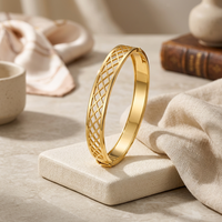 Brazalete Abierto Personalizado en Tono Dorado, Brazalete de Eslabones Huecos con Diseño de Rejilla, Joyería en Tono Oro Rosa para Mayoristas
