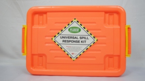 Kit universal compacto SABER para derrames de 10 litros con caja transparente para pequeños derrames de líquidos mixtos de 10 litros - Product Image 3