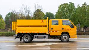 Vente directe d'usine Camion à neige JAC 4x2 double cabine avec moteur et boîte de vitesses manuelle Volume de l'épandeur 4CBM - Product Image 2