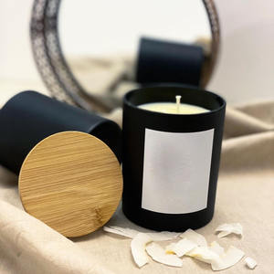 Ароматическая свеча из соевого воска в черной стеклянной банке с деревянным фитилем, персонализированная, оптом - Product Image 1
